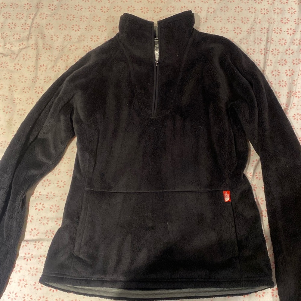 Women’s medium black north face pullover